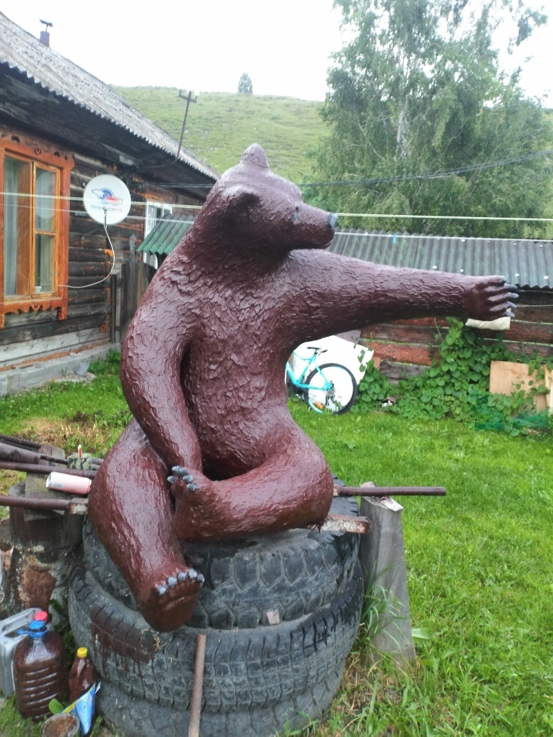 Медведь. Из бетона.