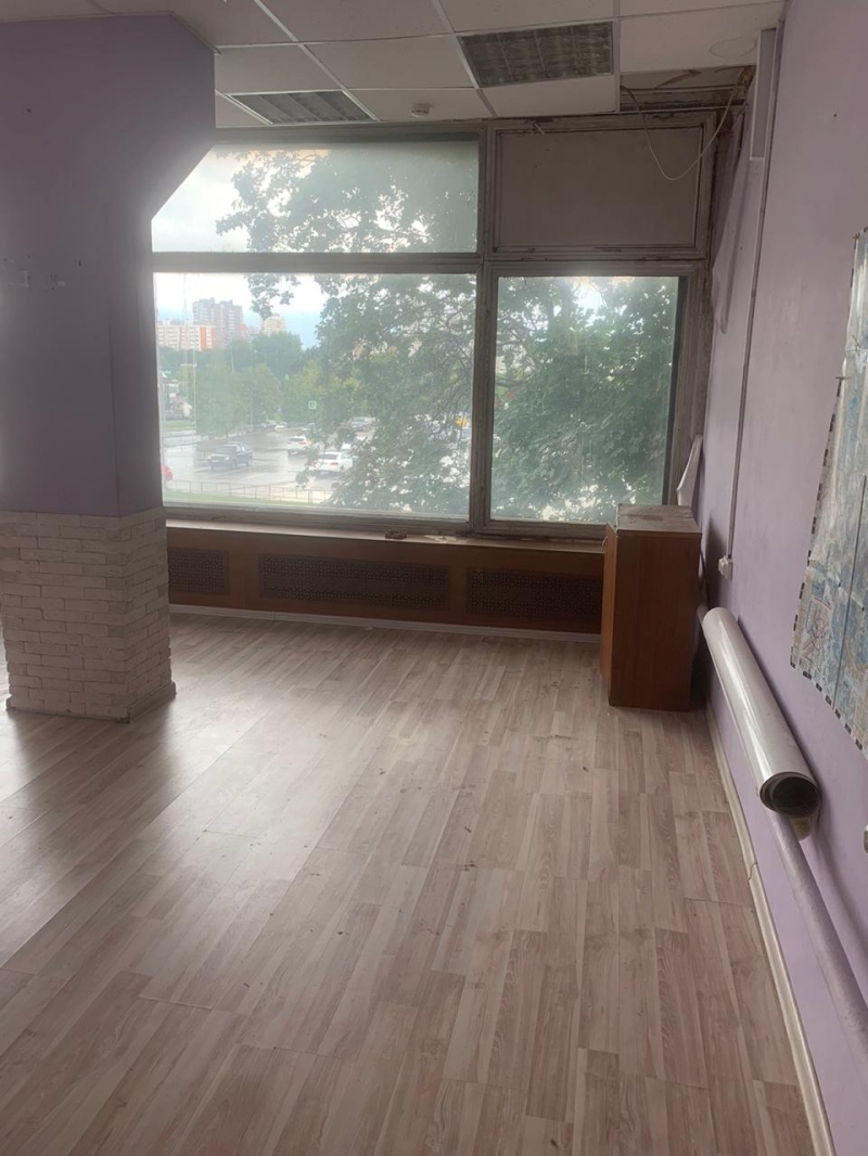Офис 100 КВ м у метро за 99000 р в месяц