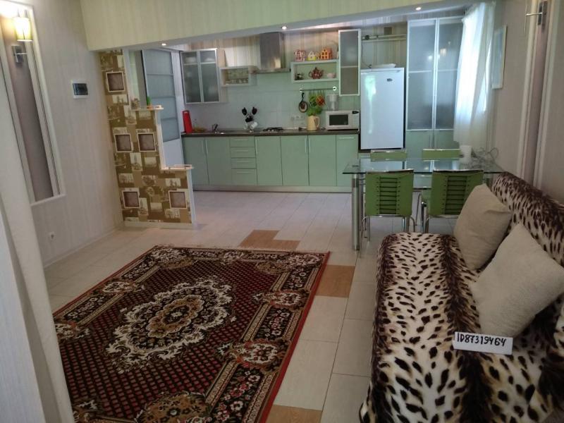 Сдам 1-к квартира, 32 м2, 1/5 эт. в АЛУШТЕ
