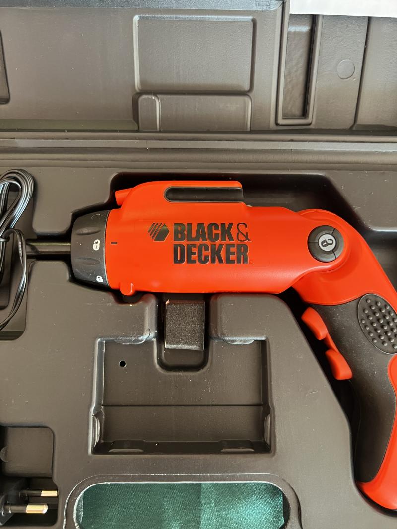 Шуруповерт BLACK DECKER