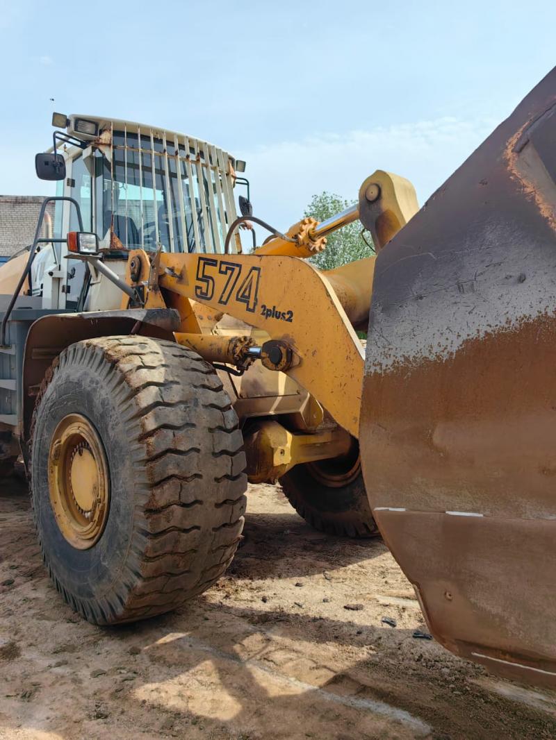 Продам фронтальный погрузчик Liebherr 574