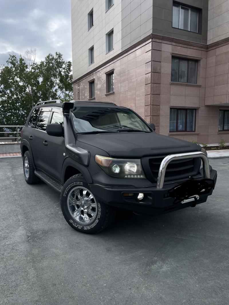 TOYOTA LAND CRUISER 200