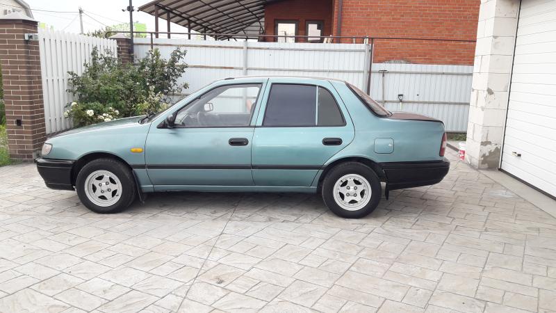 Nissan Sunny, 1993