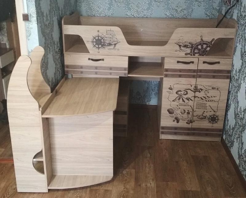 Кровать детская с выдвижным столом, ящиками и шкафом б/у
