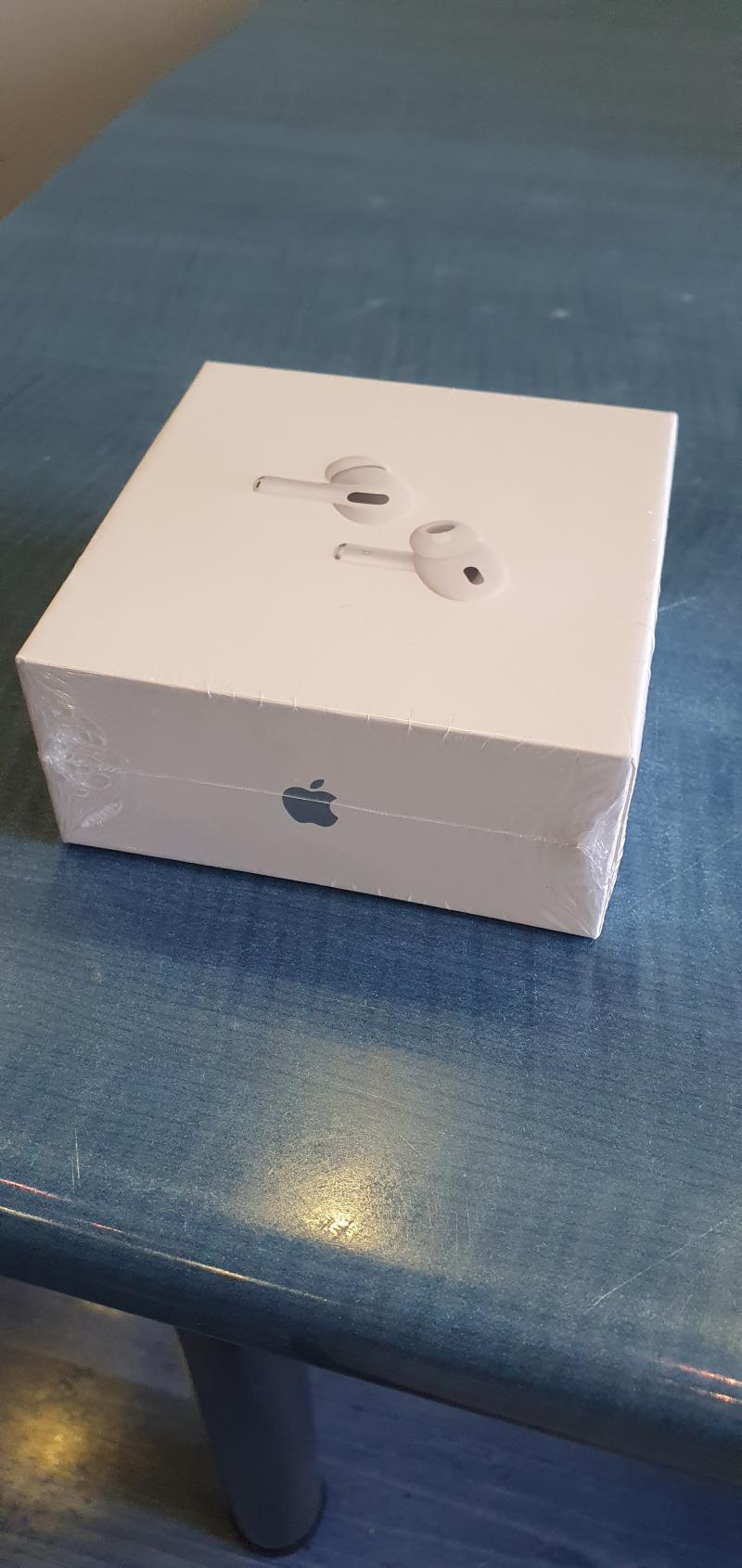 Наушники Apple AirPods Pro