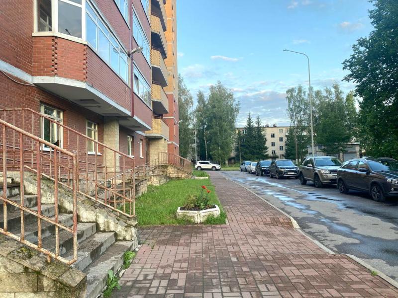 Дому 12 лет, улучшенной планировки.