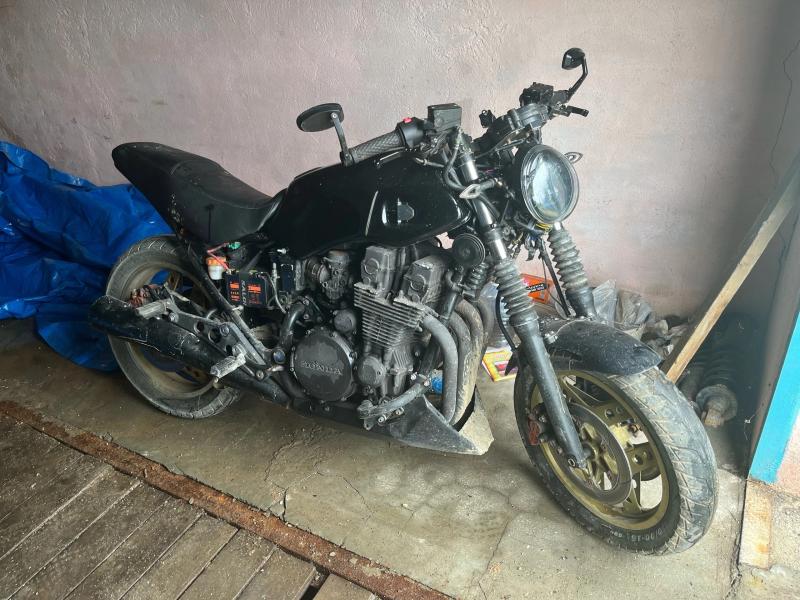 ������  �������� ����� CBX750
