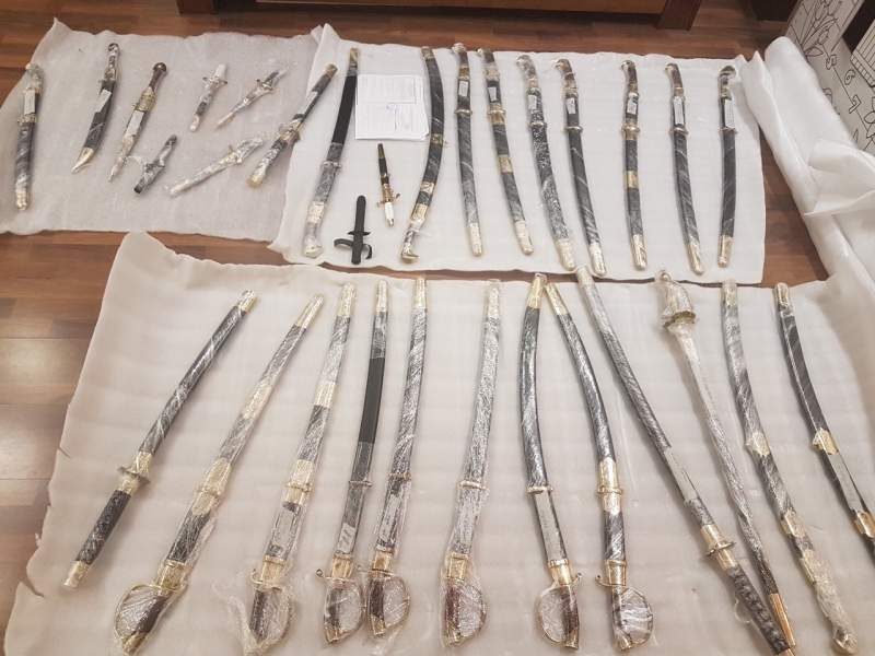 Шашки, сабли, кинжалы, ножи, катаны