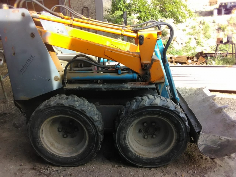 Продается мини-погрузчик Yanmar