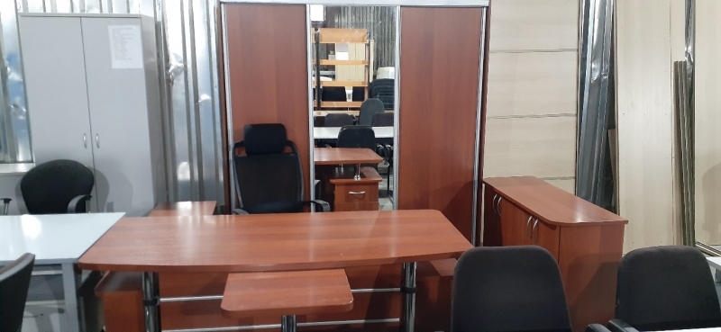 КАБИНЕТ РУКОВОДИТЕЛЯ ПОД КРАСНОЕ ДЕРЕВО Б.У.