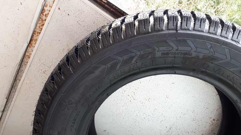 Шины зимние шипы новые 185/65R14