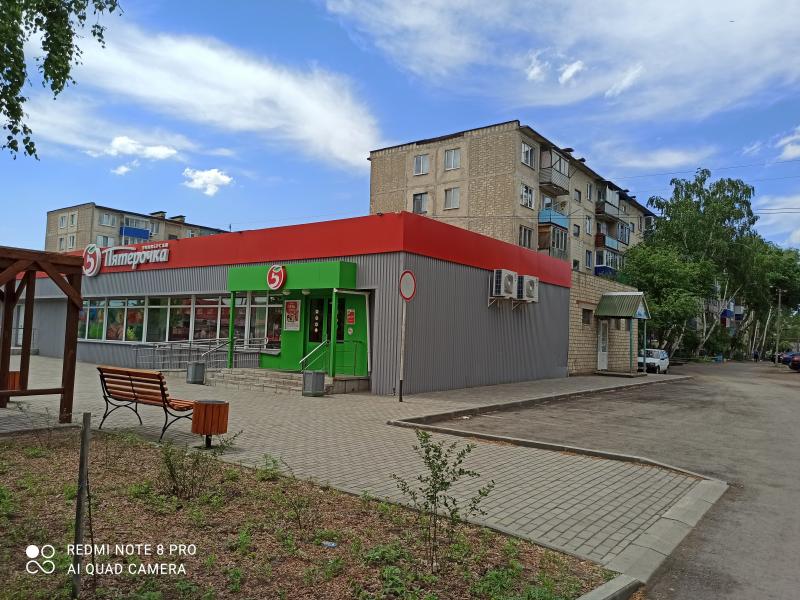 Здание с земельным участком