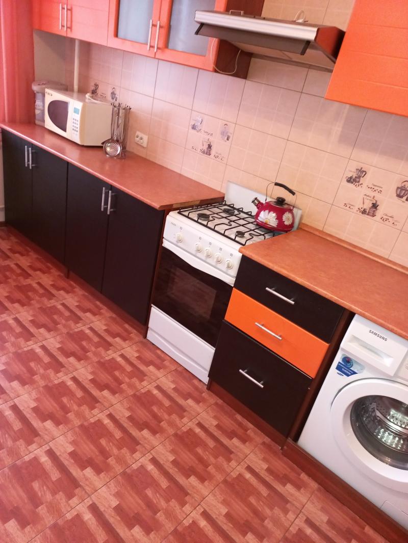 2-к квартира, 61 м2, 5/10 эт.с мебелью, лифт,удобства, ограда дома, парковка маш