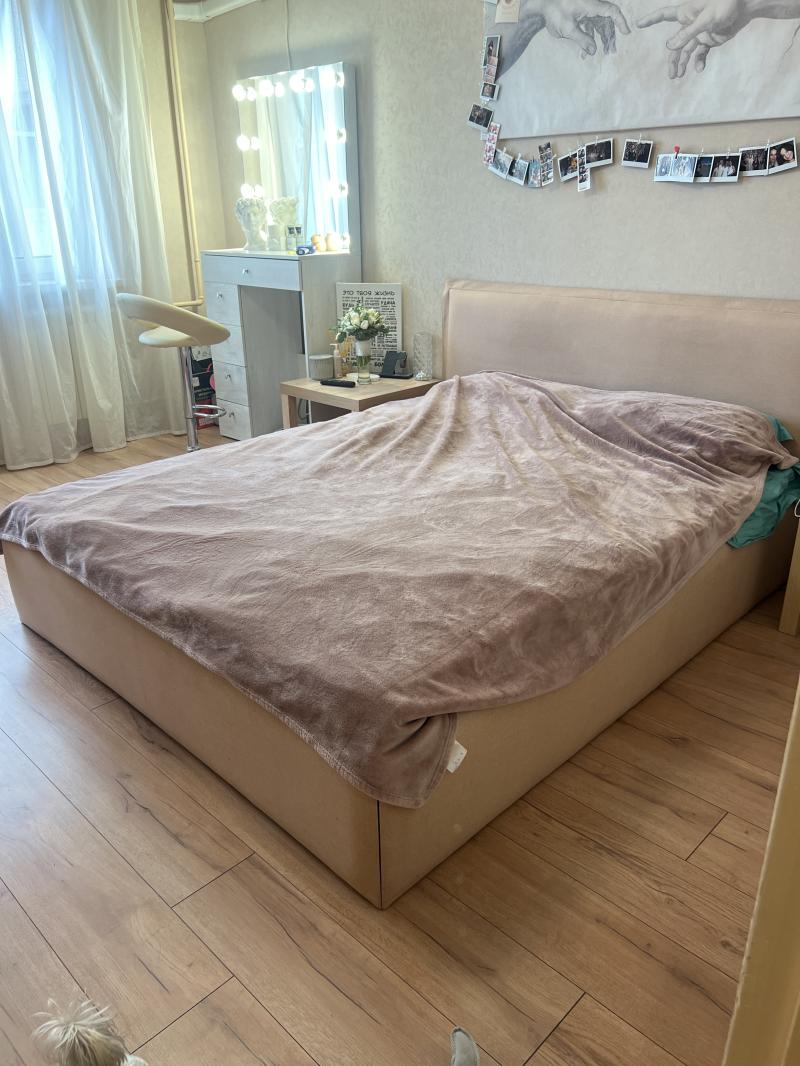 Двуспальная кровать