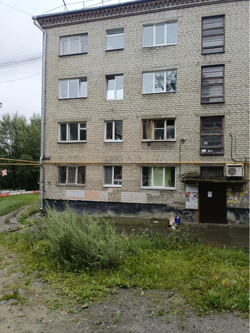 Продам комнату 12.8 кв., в общежитии.