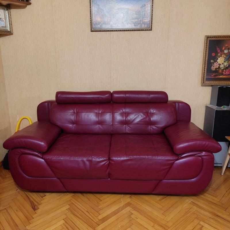 Продаётся диван.