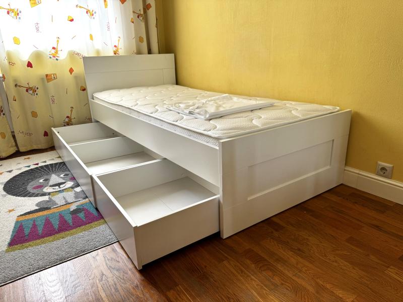 Кровать Бримнес IKEA с ящиками 90x200 и матрасом Аскона
