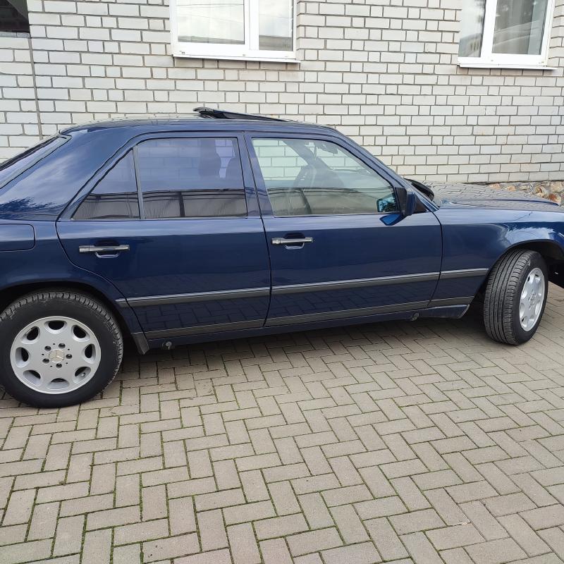 Mercedes W124, 1989