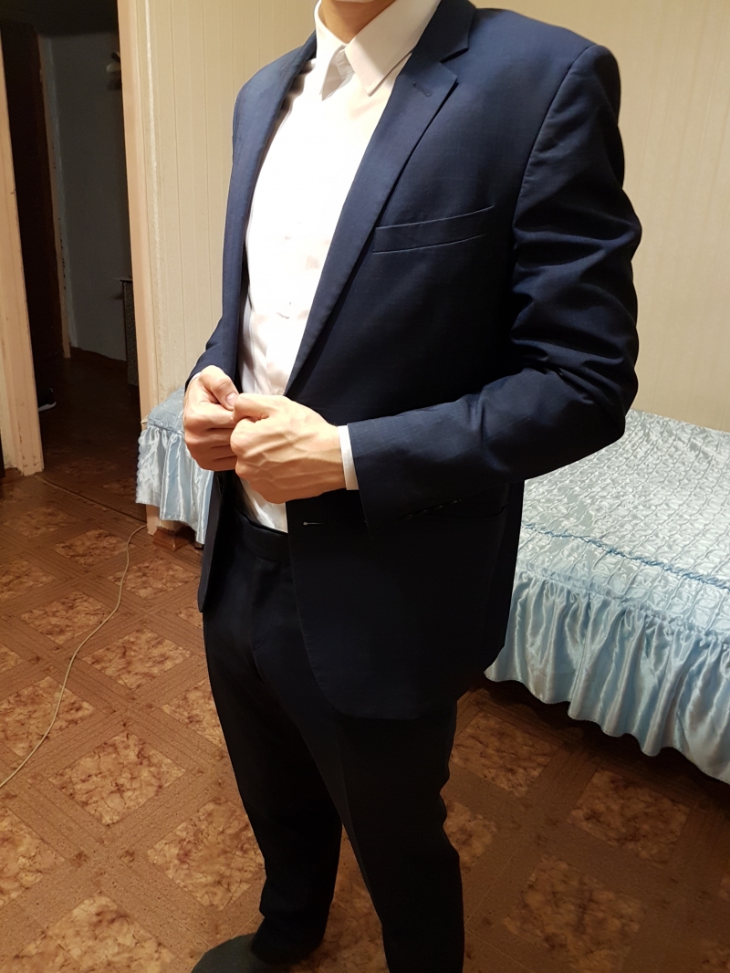 Продаю мужской костюм
