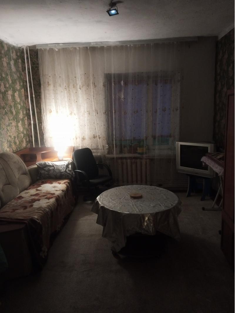 Сдам 1 комнату в 3к. квартире .+ пользование кухонной комнатой 15000. За месяц.