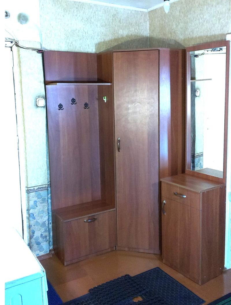 Продам: угловая прихожая с зеркалом