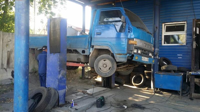 Подъемник автомобильный винтовой 2тн б/у