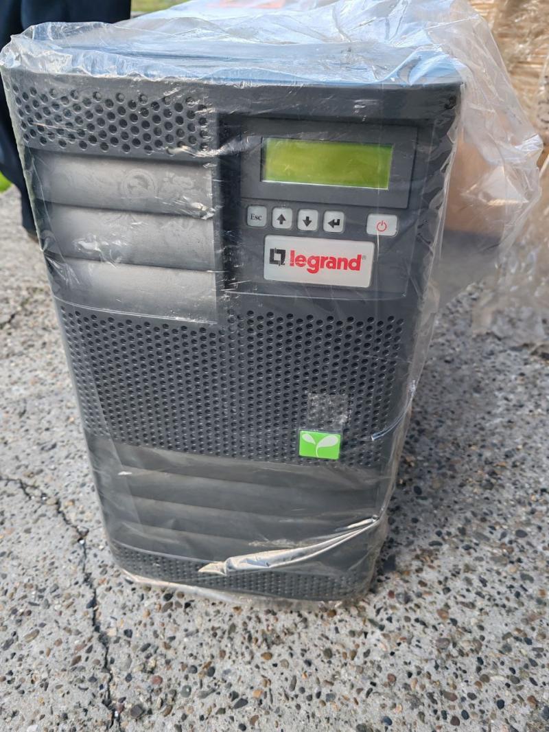   .Megaline 4 ..+ 310789 Legrand