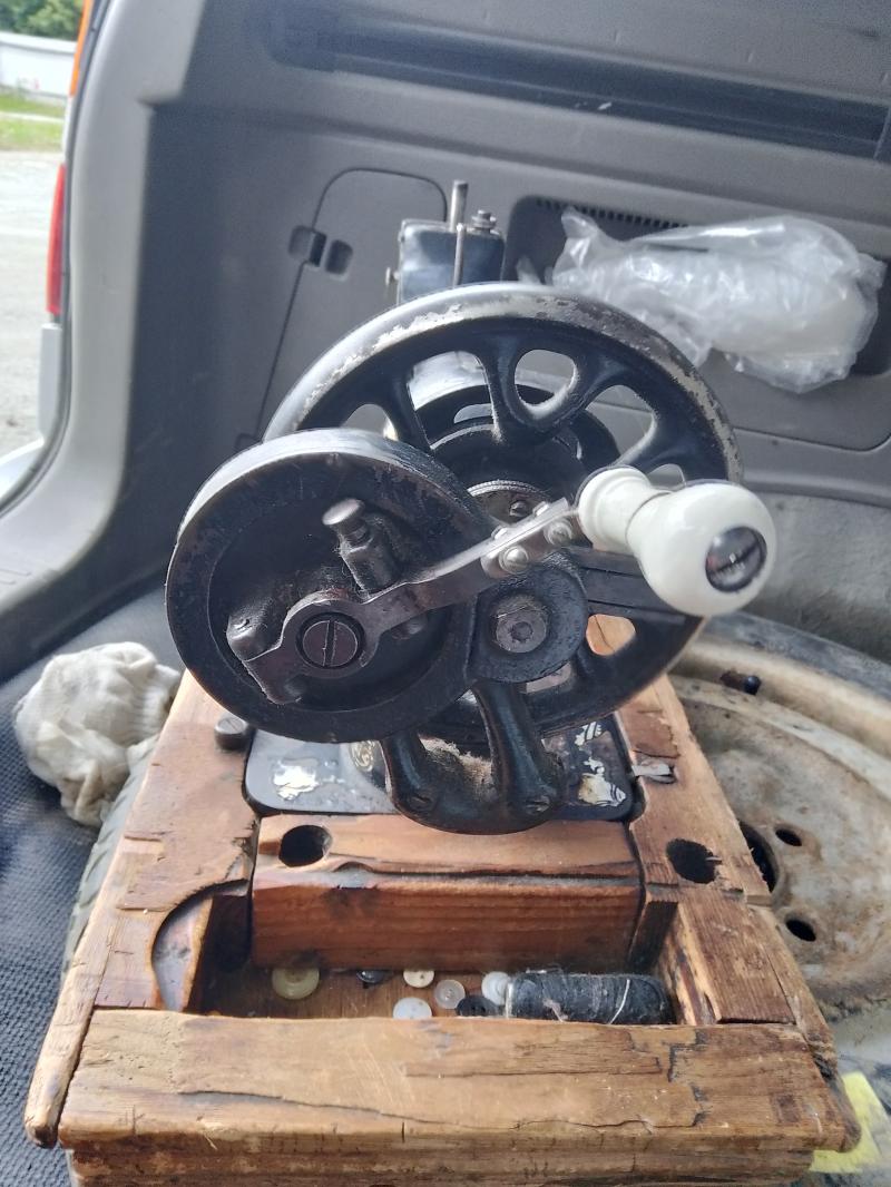 Продам швейную машинку "Kohler machine" 1897года выпуска.