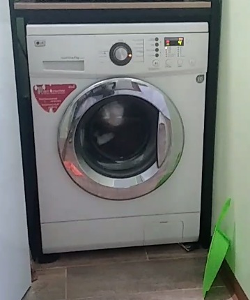   LG