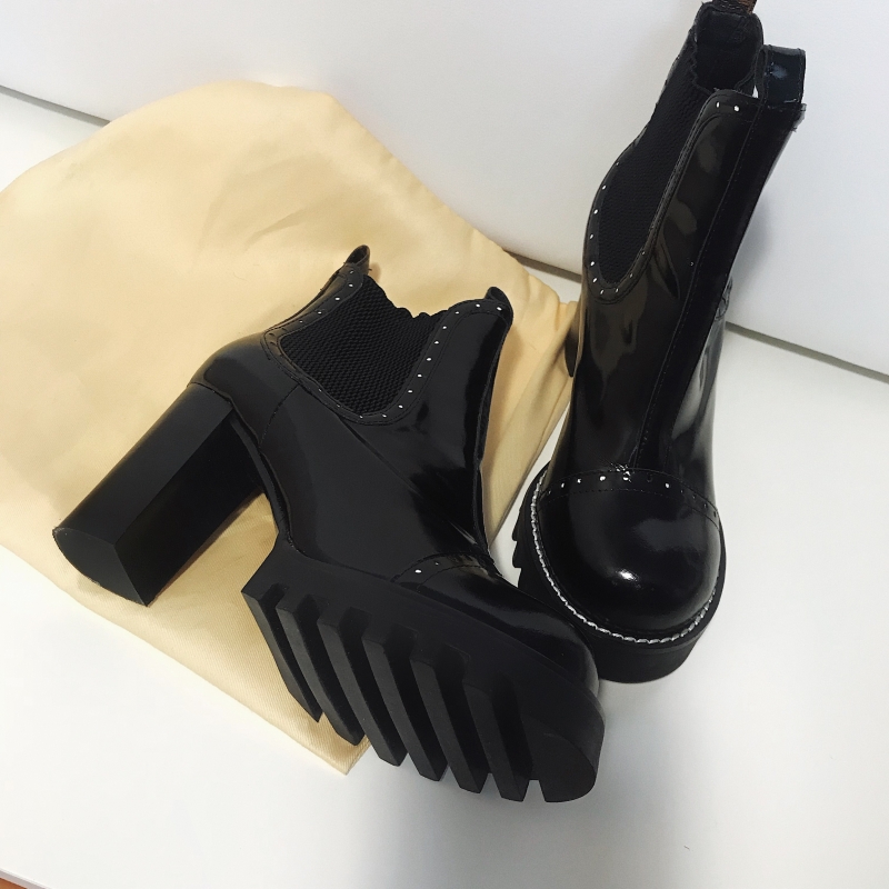 LOUIS VUITTON Chelsea Ankle Boots