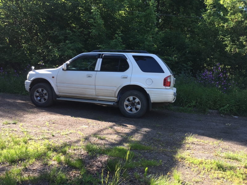Isuzu Wizard, 2001