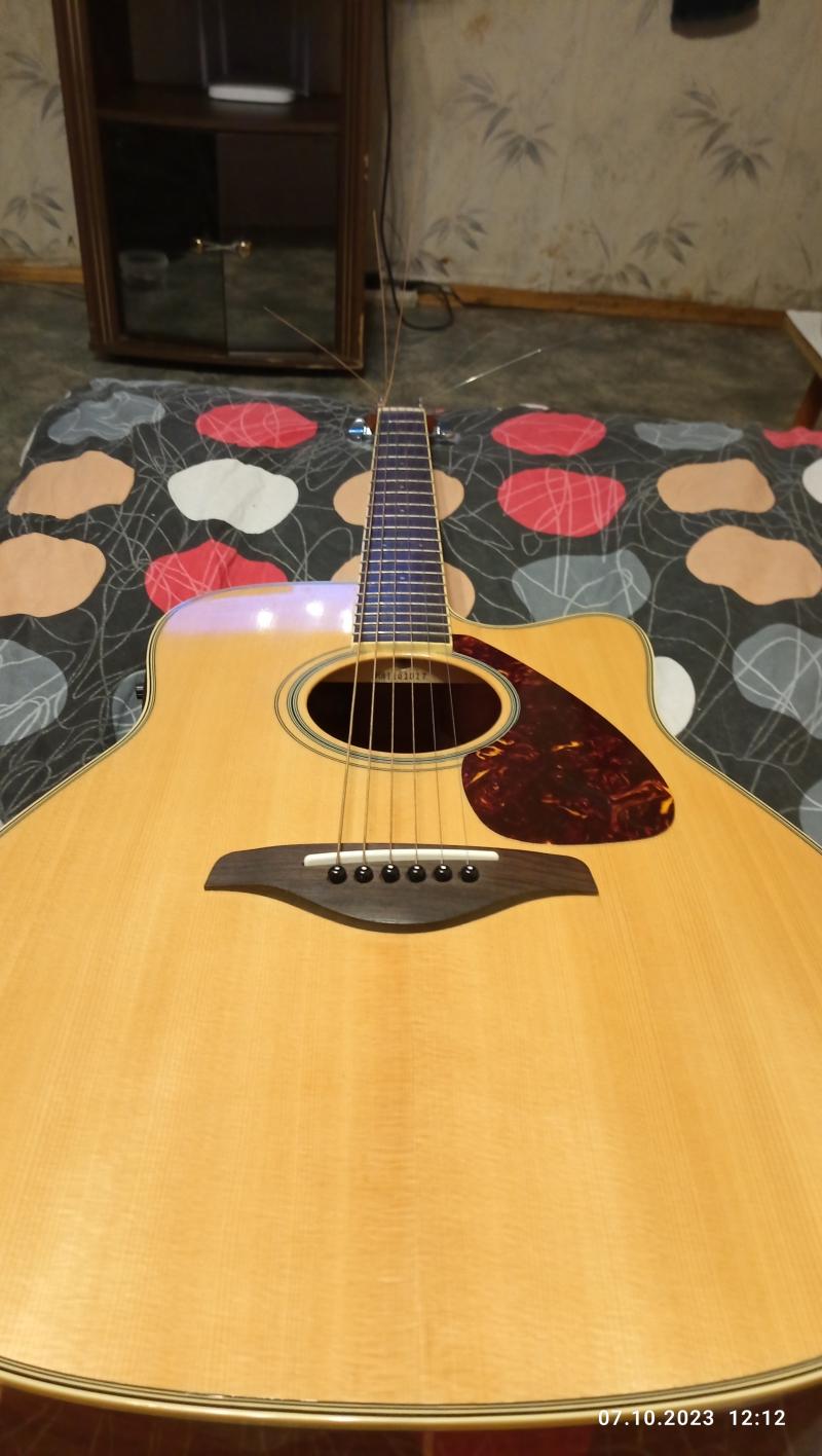 Электроакустическая гитара Yamaha FGX 720 SCA