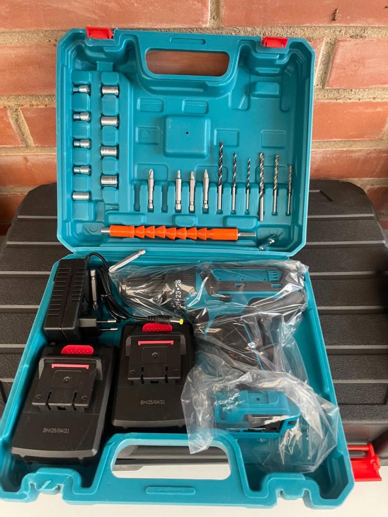 Шуруповерт Makita