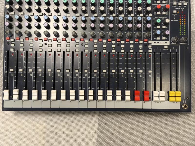   Soundcraft FX16ii