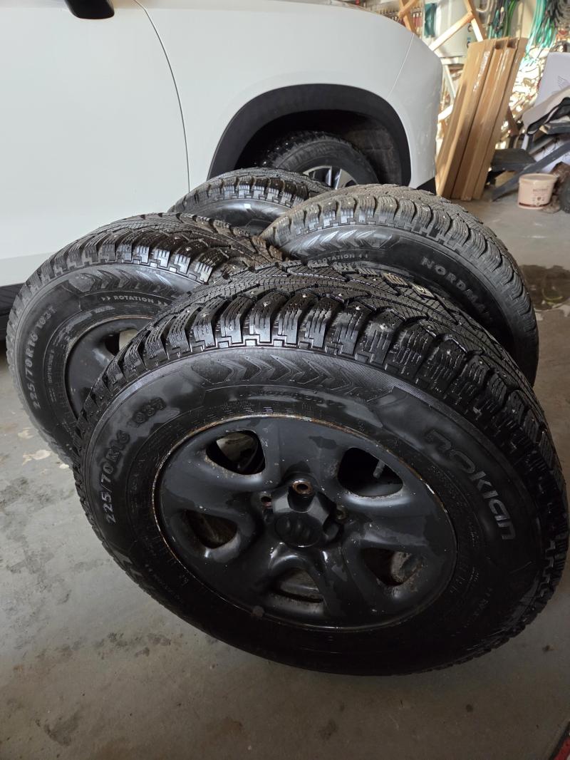������ ������ ���������� Nokian 225/70 R16 �� ������