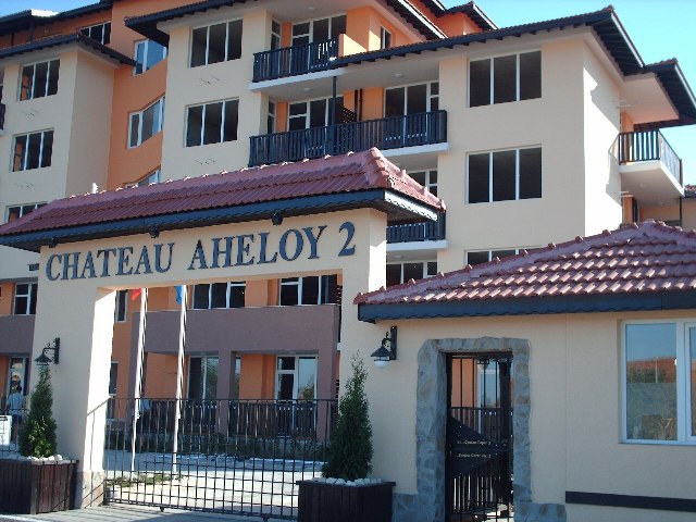 Продаю уютную студию вместе с мебелью и кухонной утварью в г. Ахелей.