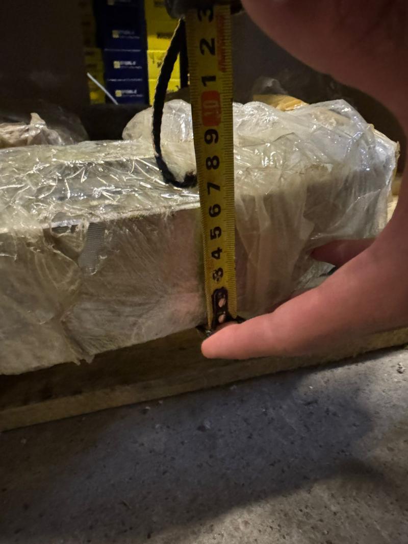 -  Komatsu 2012561100