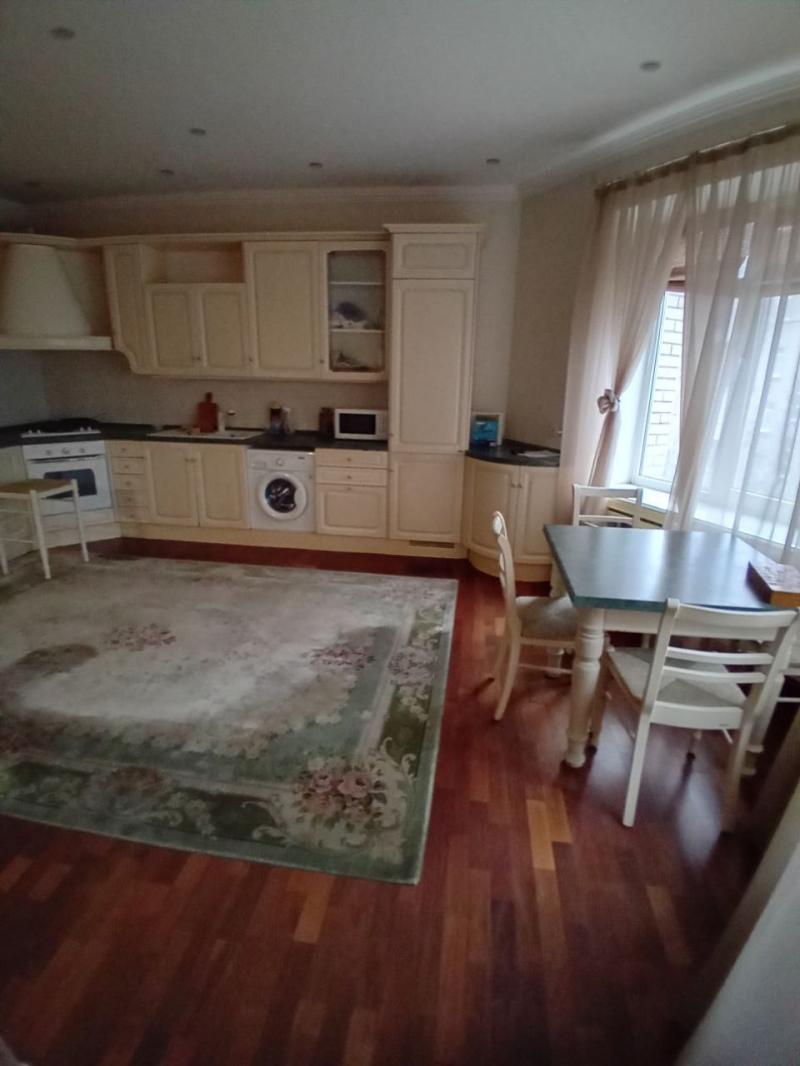 4- , 170 2, 4/10 . , ,  .  153