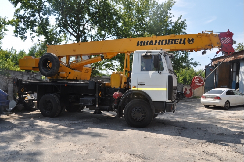 Продается б/у автокран КС-35715,