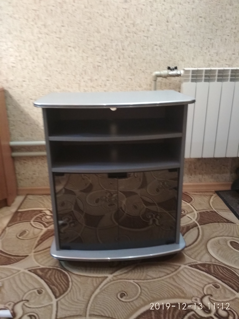 Продам тумбу под телевизор